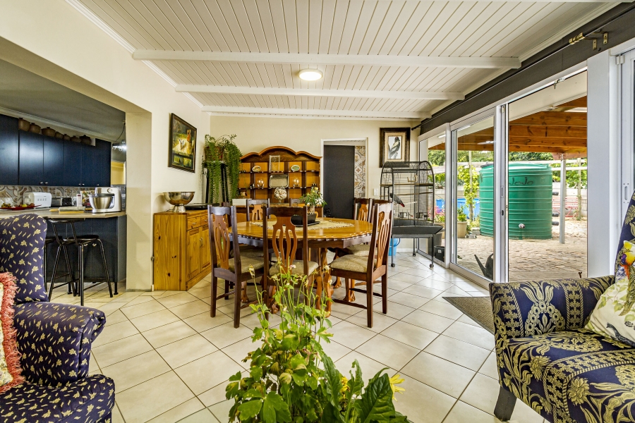 5 Bedroom Property for Sale in Die Wingerd Western Cape